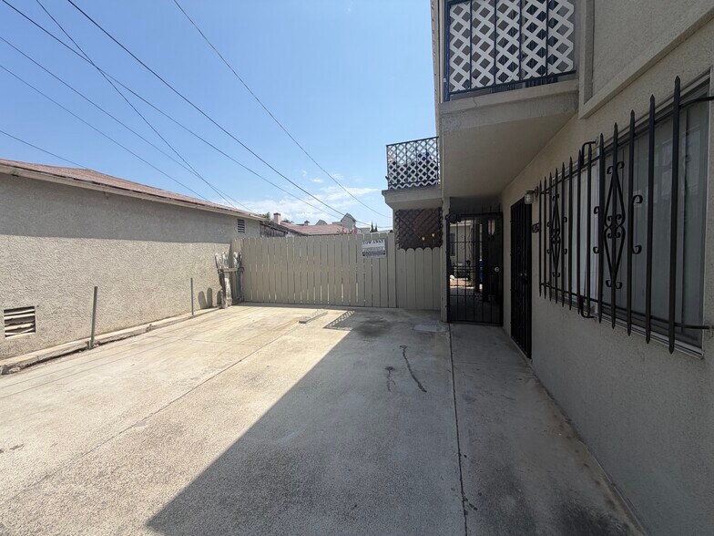 More Photos Of 4262-4266 Chamoune Ave, San Diego Apartments For Sale