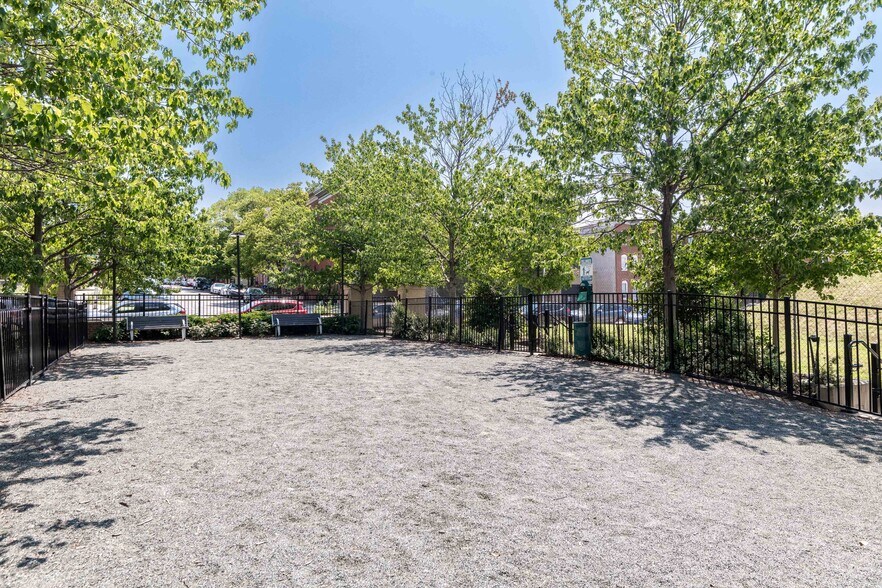 More Photos Of 101 N Wolfe St, Baltimore Apartments For Lease