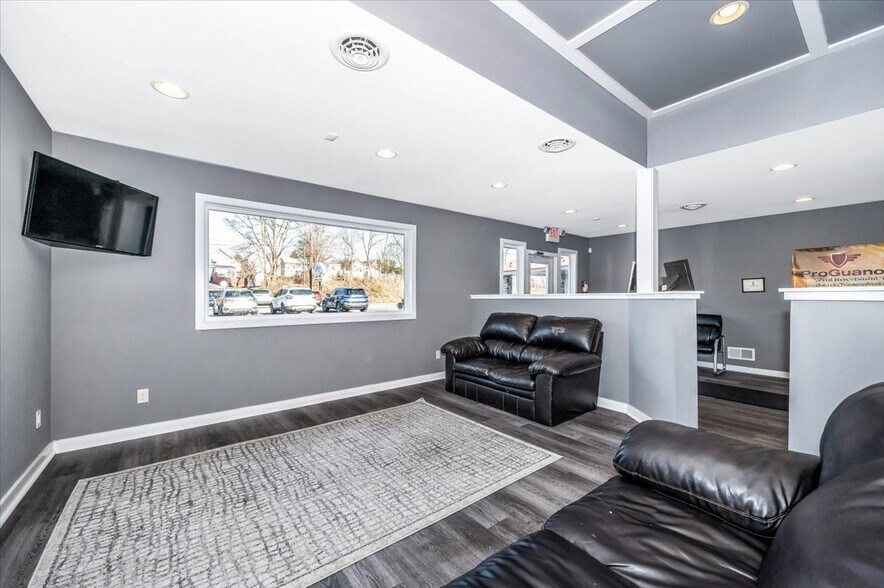 More Photos Of 422 W Loudon St, Chambersburg Auto Dealership For Sale