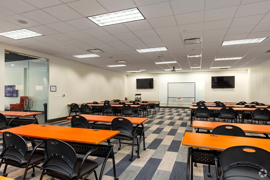 More Photos Of 17950 Preston Rd, Dallas Office For Lease