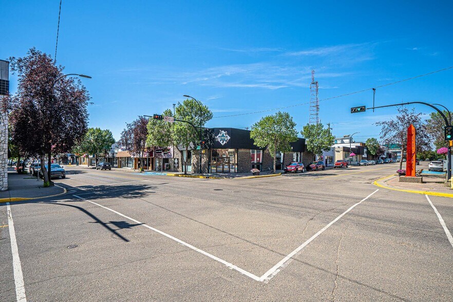 More Photos Of 4916 50 Av, Lloydminster General Retail For Lease