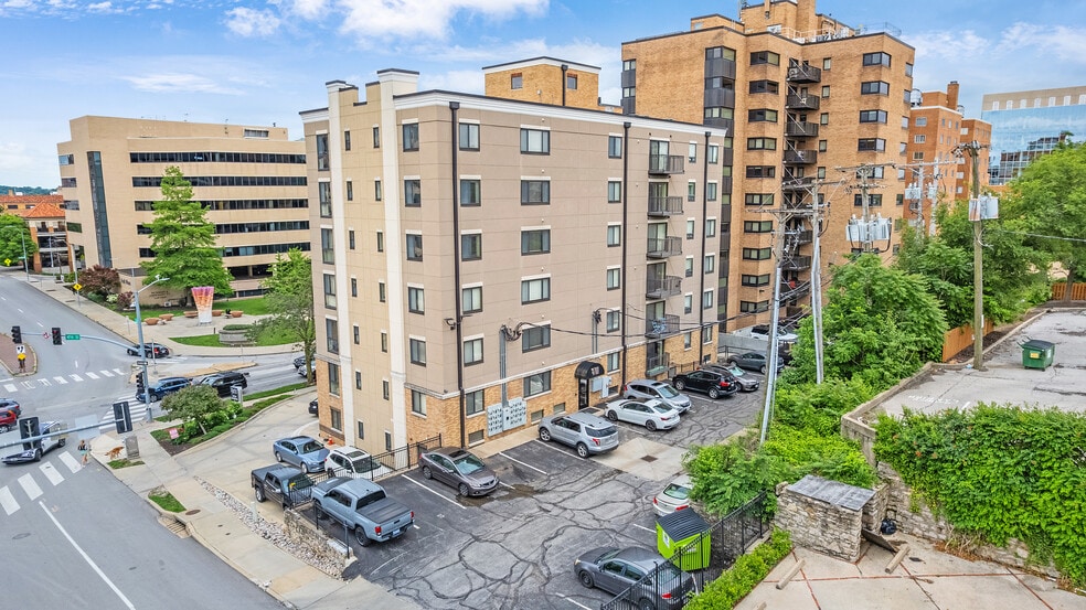 More Photos Of 4700 Roanoke Pky, Kansas City Apartments For Sale