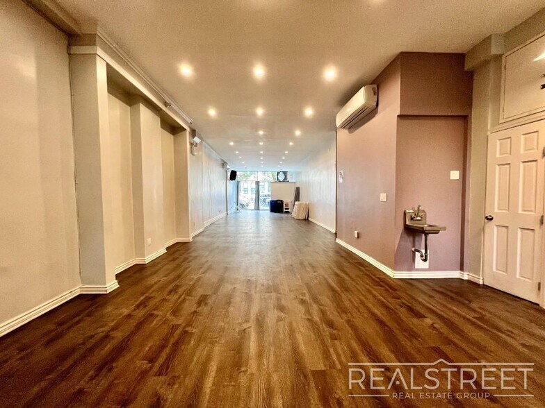 More Photos Of 863 Knickerbocker Ave, Brooklyn Apartments For Lease