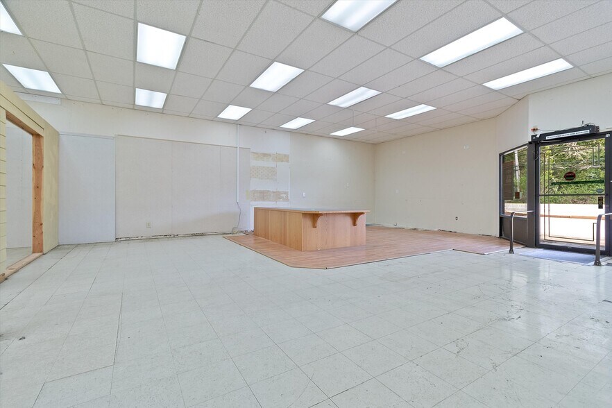 More Photos Of 6305 SW Highway 101, Lincoln City Warehouse For Sale