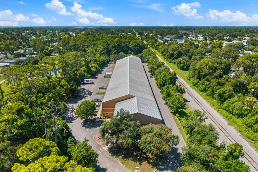 More Photos Of 585 Commonwealth Blvd, Port Orange Manufacturing For Sale
