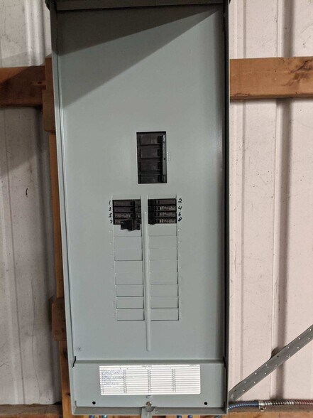 More Photos Of 377 Partnership Rd, Seguin Warehouse For Lease