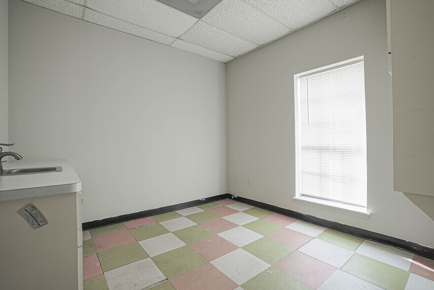 More Photos Of 14721 Pebble Bend Dr, Houston Medical For Lease