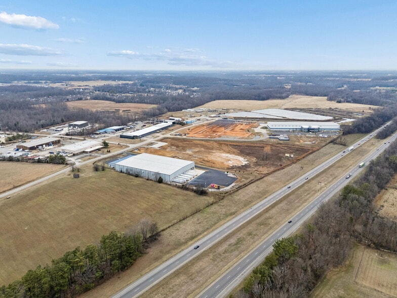 More Photos Of 411 Industrial Dr, White House Manufacturing For Lease