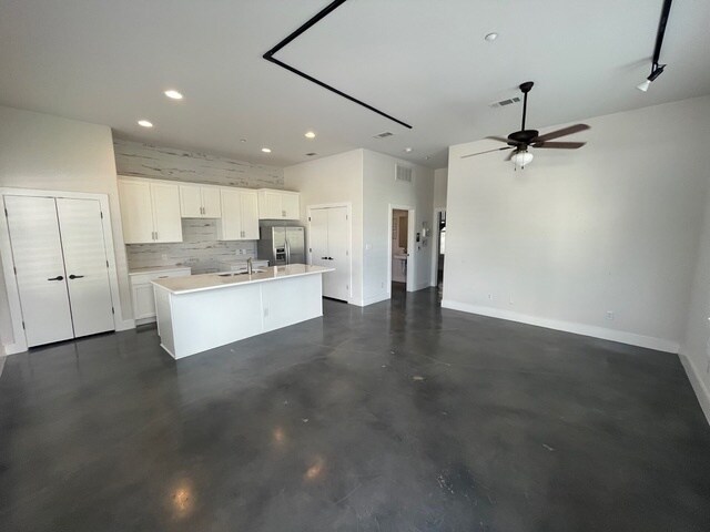 More Photos Of 979 N Academy Ave, New Braunfels Apartments For Lease
