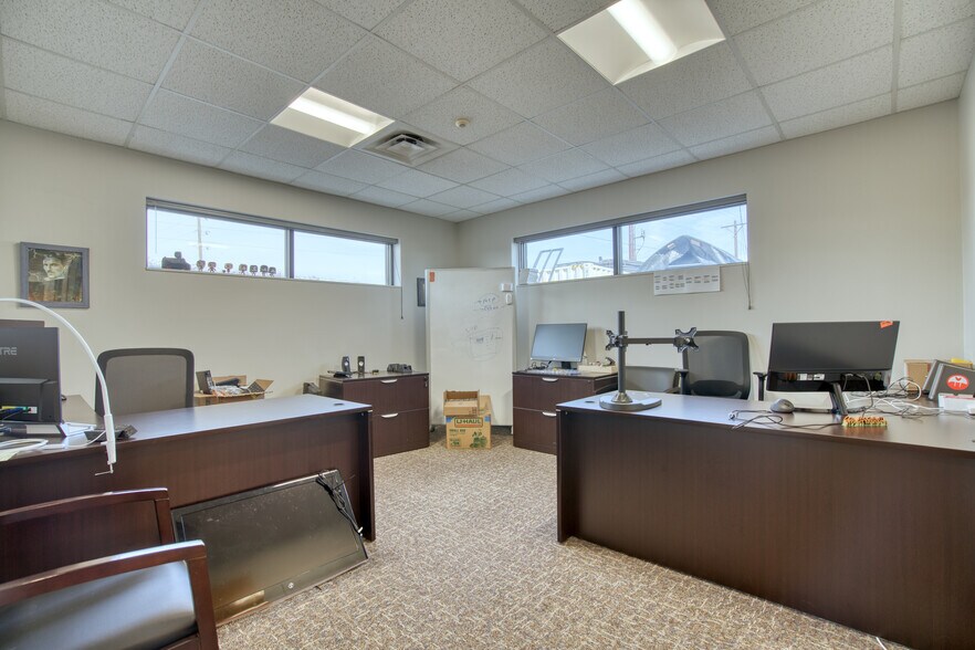 More Photos Of 1110 Boston Ave, Longmont Research And Development For Lease