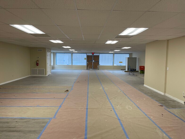 More Photos Of 1714 Manchester Expy, Columbus Storefront Retail Office For Lease