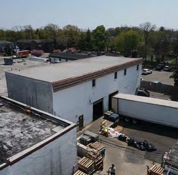 More Photos Of 422-426 Great East Neck Rd, West Babylon Warehouse For Lease