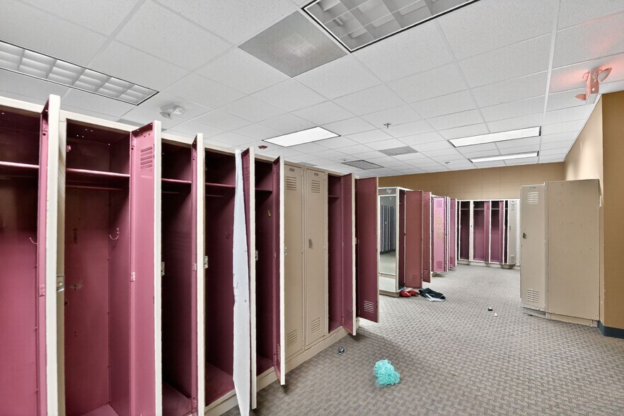 More Photos Of 1550 E Dundee Rd, Palatine Hotel For Sale