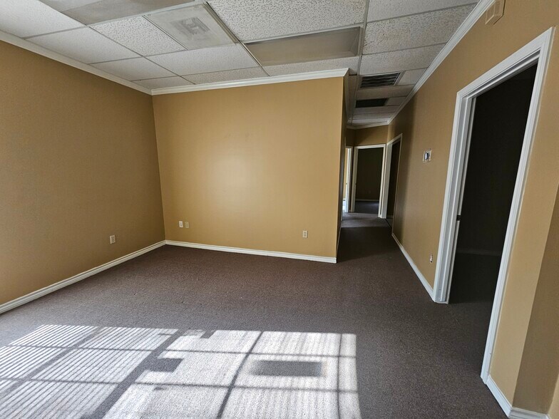 More Photos Of 14741 Pebble Bend Dr, Houston Loft Creative Space For Lease