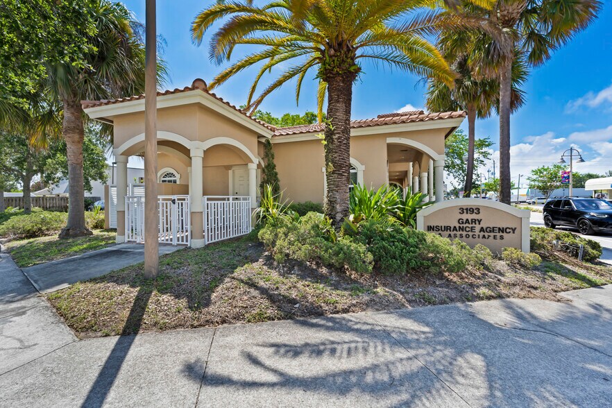 More Photos Of 3193 SE Dixie Hwy, Stuart Office For Sale