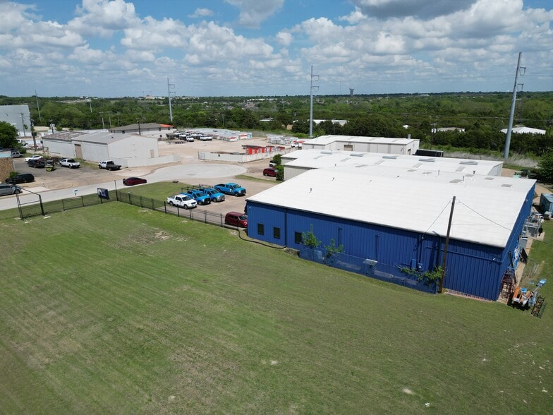 More Photos Of 910 KCK Way, Cedar Hill Distribution For Sale