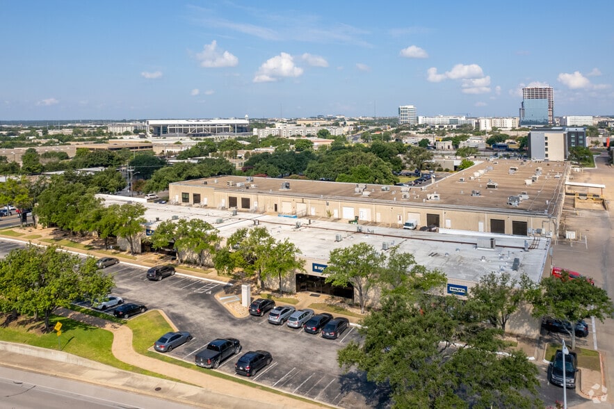 More Photos Of 11000-11006 Metric Blvd, Austin Light Distribution For Lease