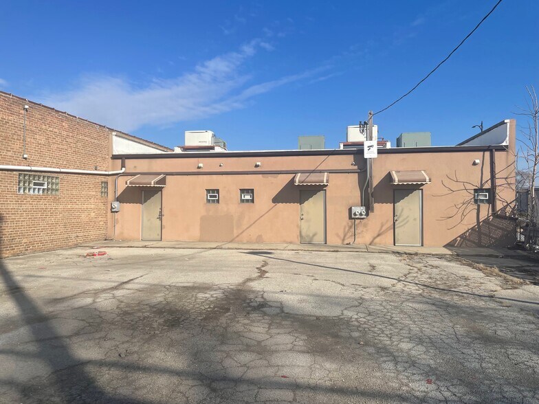 More Photos Of 7625-7629 W 63rd St, Summit Storefront Retail Office For Sale
