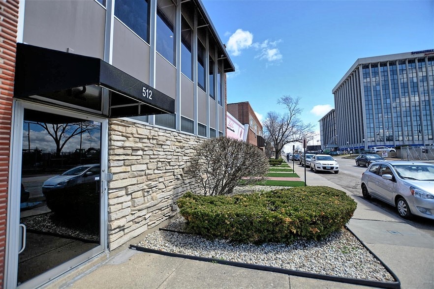 More Photos Of 512 Higgins Rd, Park Ridge Office For Lease