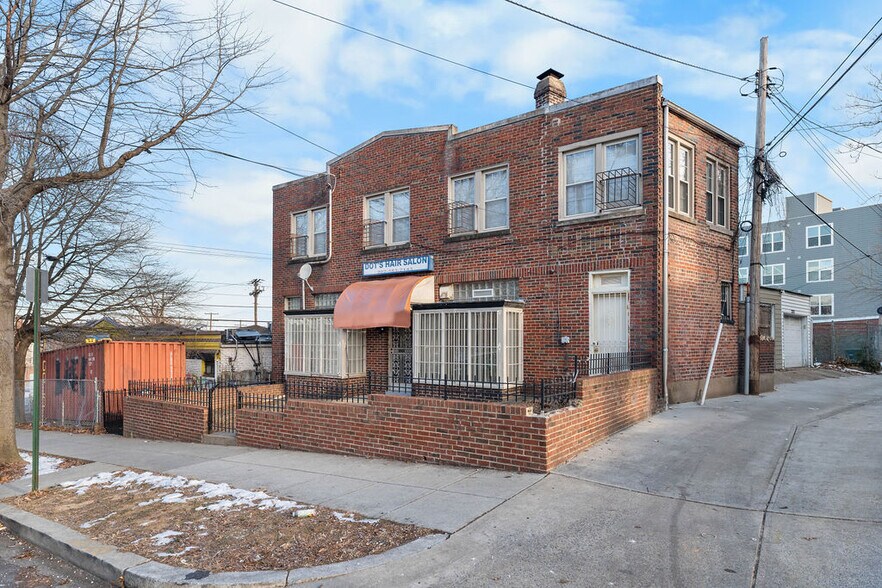 More Photos Of 2206-2208 Naylor Rd SE, Washington Storefront Retail Residential For Sale