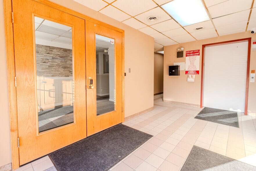 More Photos Of 9173 Lincoln Hwy, Irwin Office For Sale