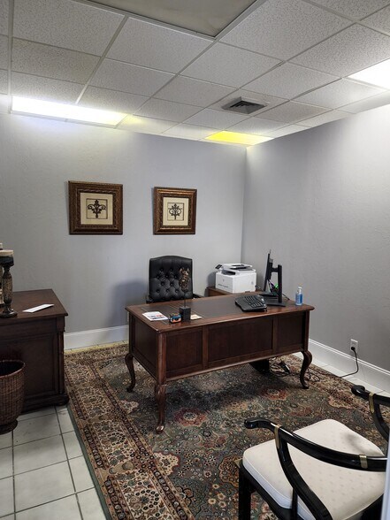 More Photos Of 4420 Tamiami Trl E, Naples Office For Lease