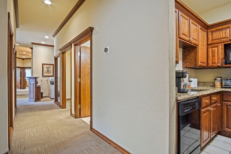 More Photos Of 1006 24th Ave NW, Norman Office For Sale