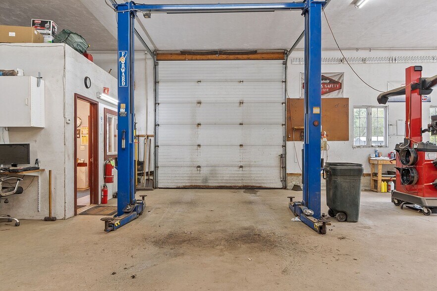 More Photos Of 3 Glen St, Douglas Auto Repair For Sale