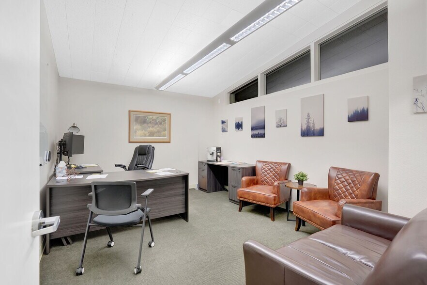 More Photos Of 812 Court St, Woodland Office For Sale