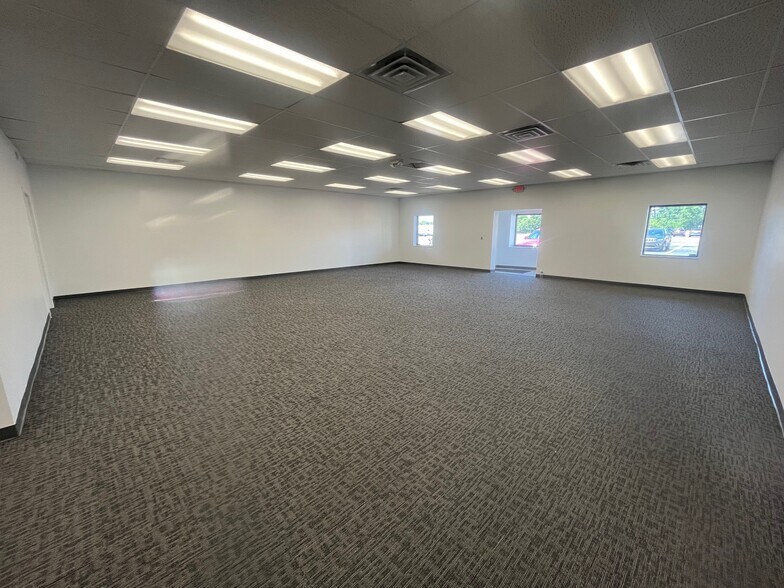 More Photos Of 6211 S Westnedge Ave, Portage Freestanding For Lease