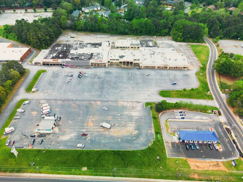 More Photos Of 5561 Memorial Dr, Stone Mountain General Retail For Sale