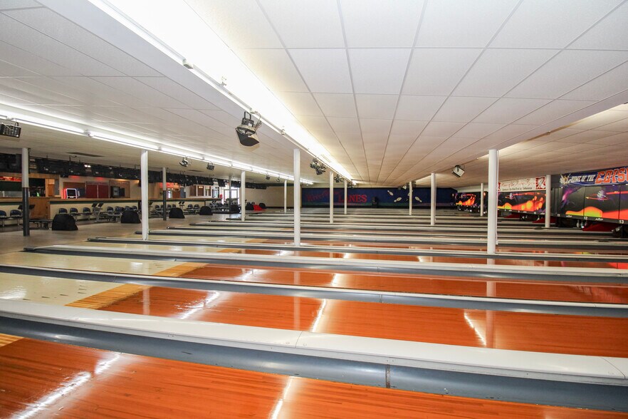 More Photos Of 125 Main St, Huron Bowling Alley For Sale