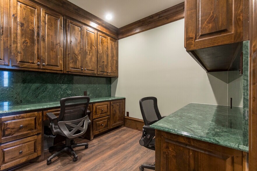 More Photos Of 636 W Tarrant Rd, Grand Prairie General Retail For Lease