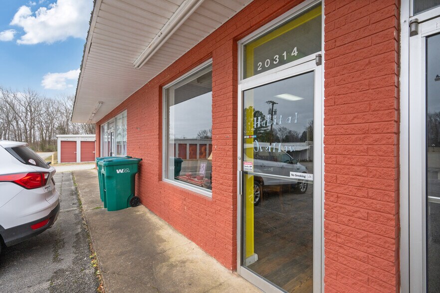 More Photos Of 20310 Main St E, Huntingdon Storefront For Sale