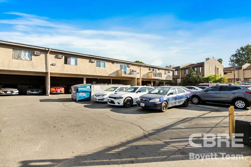 More Photos Of 15040 Parthenia St, North Hills Multifamily For Sale