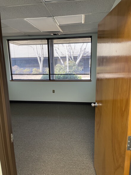 More Photos Of 550 Exton Commons, Exton Office For Lease