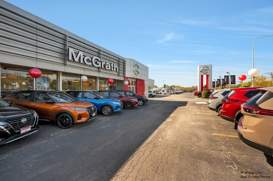 More Photos Of 945 E Chicago St, Elgin Auto Dealership For Sale