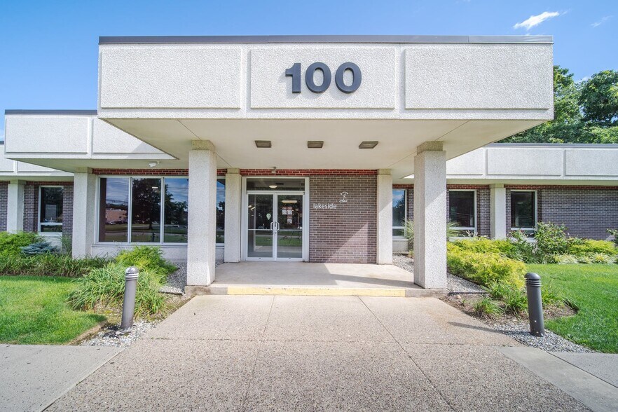 More Photos Of 100 Bauer Dr, Oakland Research And Development For Sale