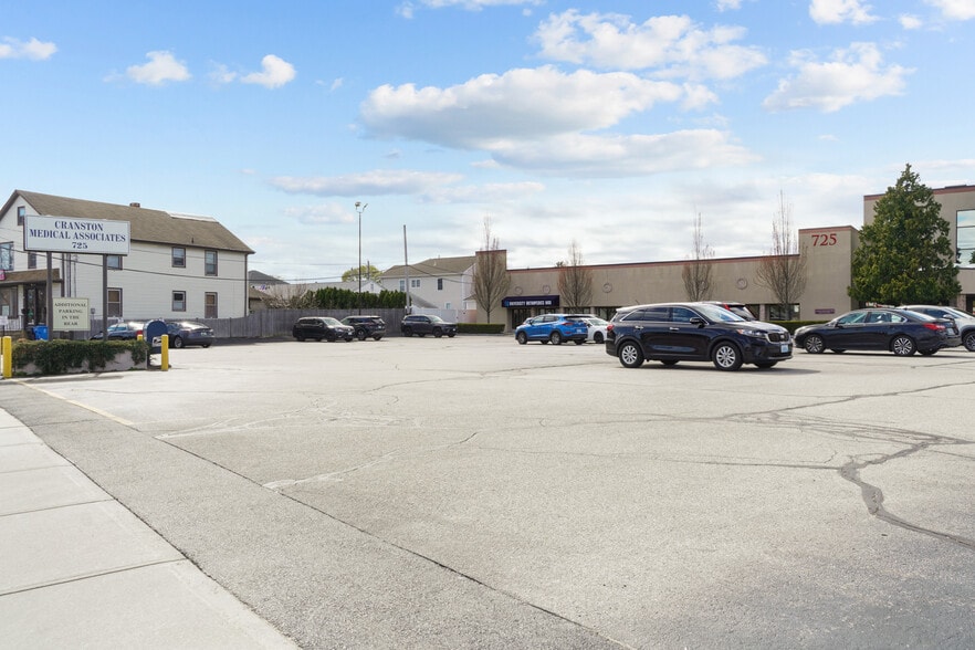 More Photos Of 725 Reservoir Ave, Cranston Medical For Lease