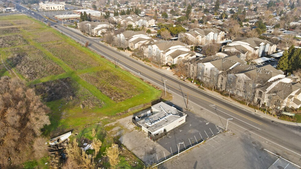 More Photos Of 739 W Sacramento Ave, West Sacramento Bar For Sale