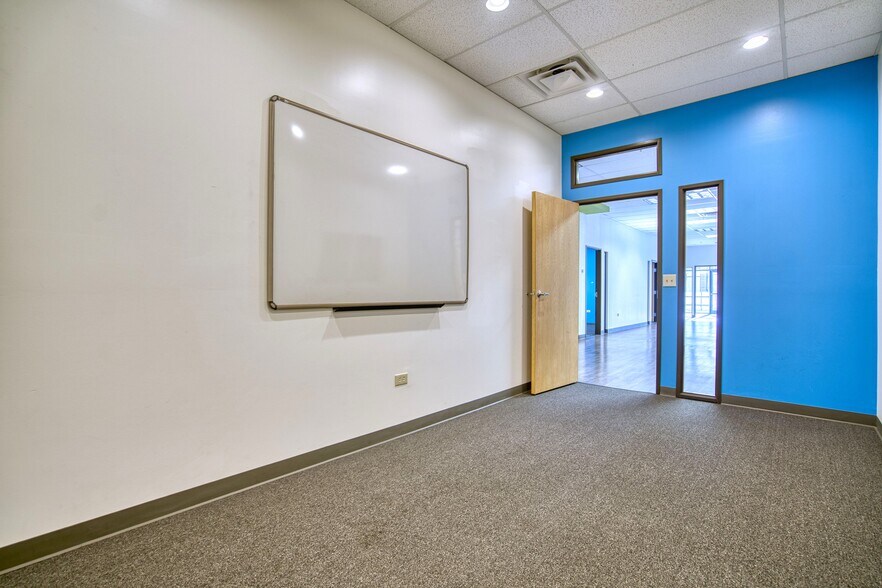 More Photos Of 590 Burbank St, Broomfield Flex For Lease