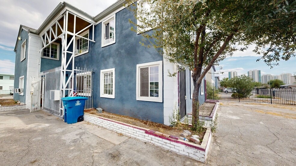 More Photos Of 530 E Oakey Blvd, Las Vegas Apartments For Sale