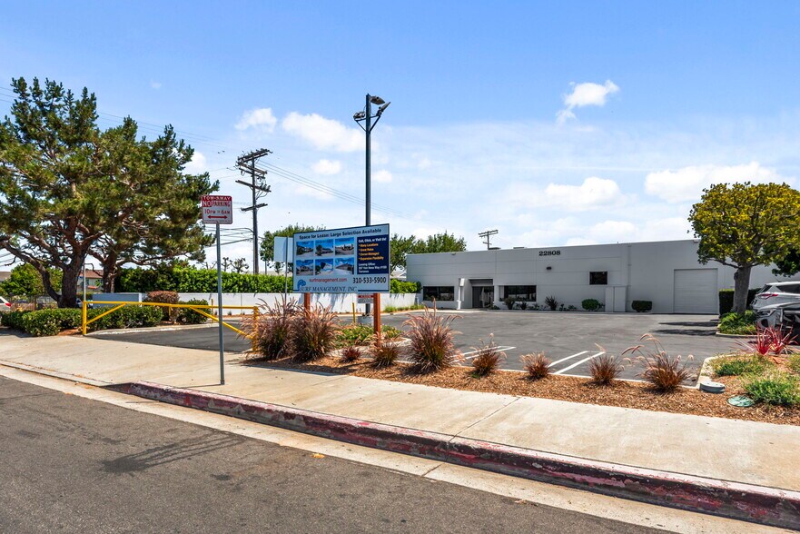 More Photos Of 22808 Lockness Ave, Torrance Warehouse For Lease