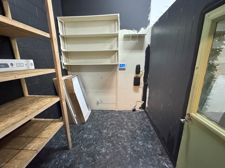More Photos Of 1100-1106 S Los Angeles St, Los Angeles General Retail For Sale