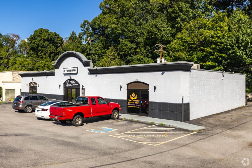 Primary Photo Of 9053 Middlebrook Pike, Knoxville Freestanding For Sale