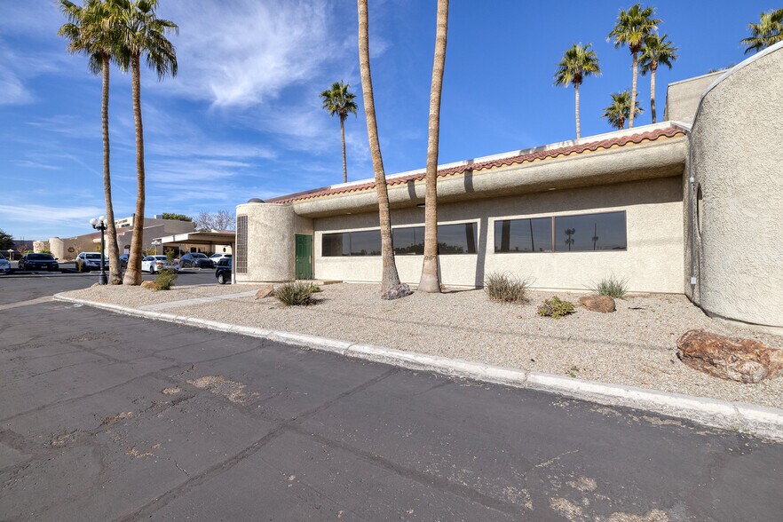 More Photos Of 2950 E Flamingo Rd, Las Vegas Office For Sale