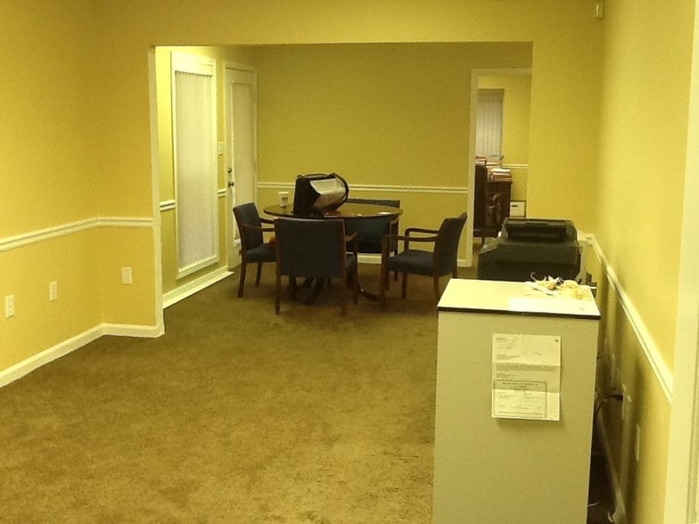 More Photos Of 875 Old Roswell Rd, Roswell Office For Sale