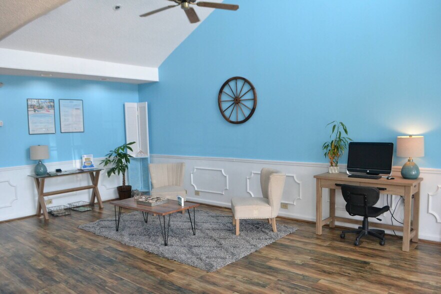 More Photos Of 100 PM Watson Dr, Dublin Hotel For Sale