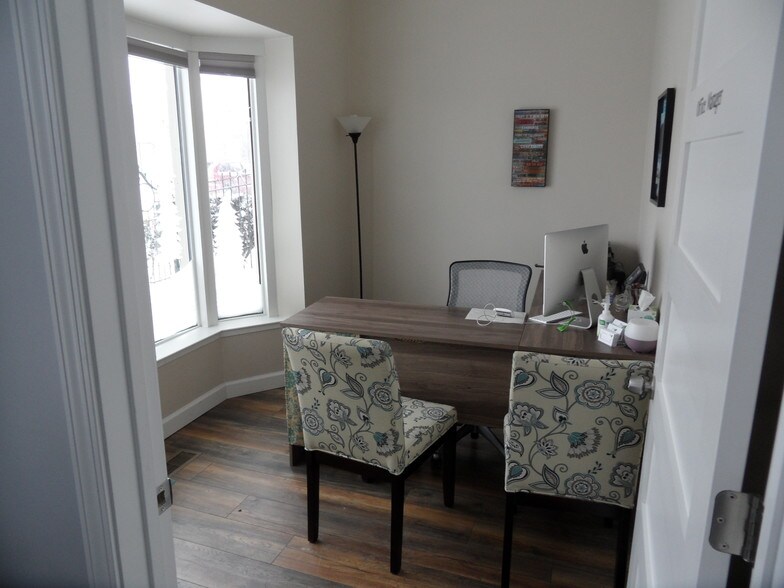 More Photos Of 533 Main St, Belleville Freestanding For Lease