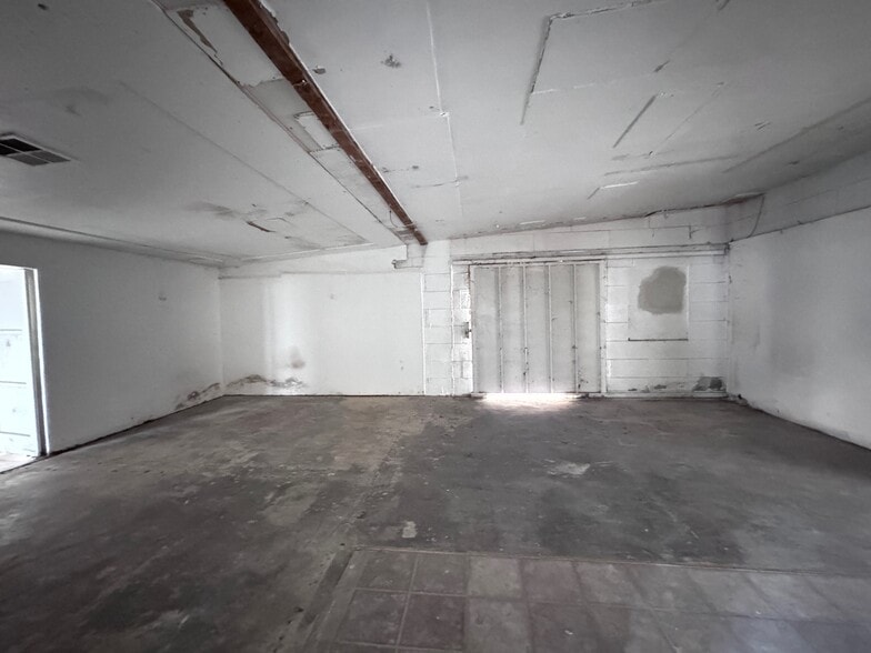 More Photos Of 9065 Jeff St, Bellflower Auto Repair For Sale